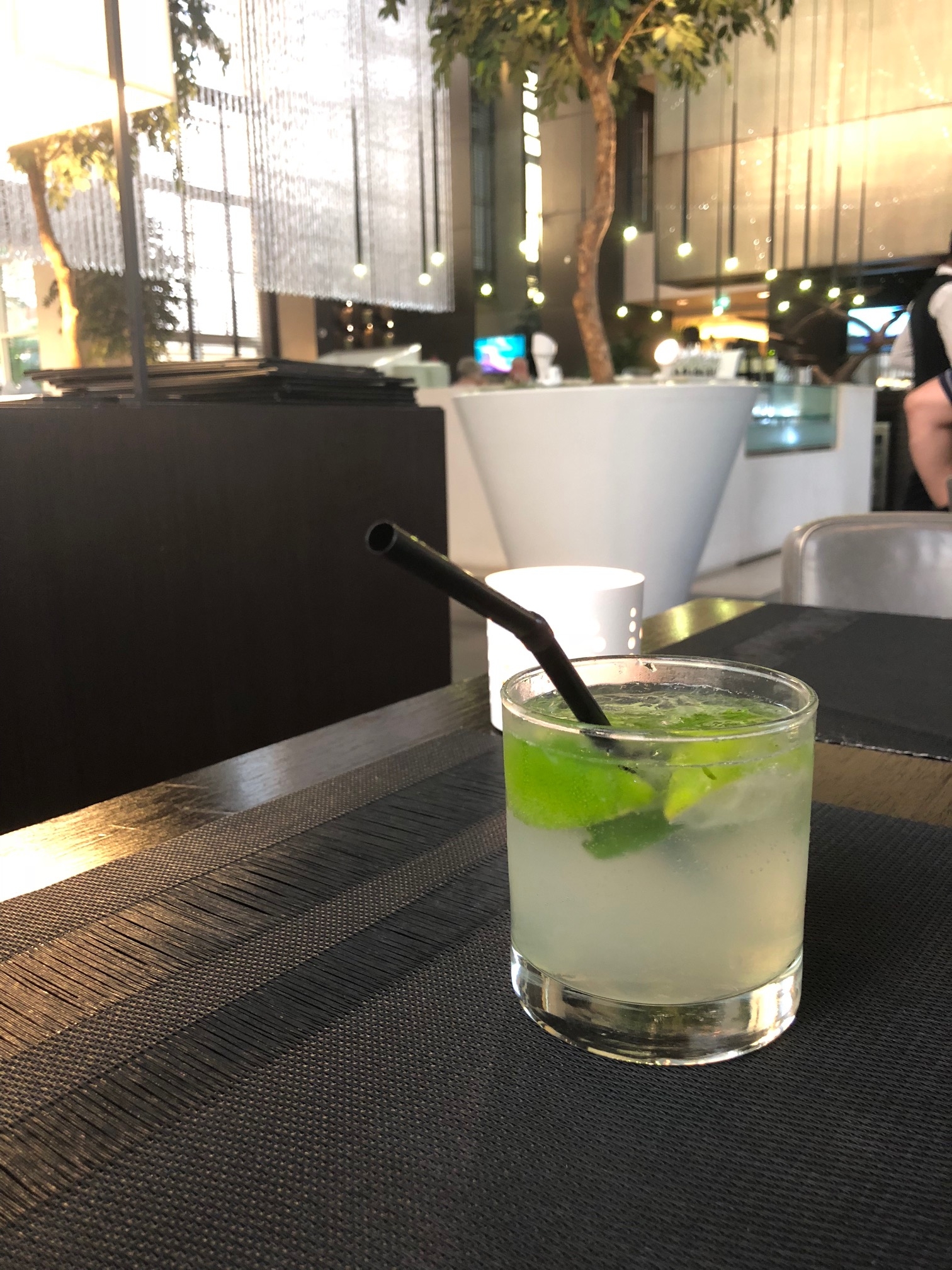 Le Meridien DXB Le Royal Club Happy Hour Mojito