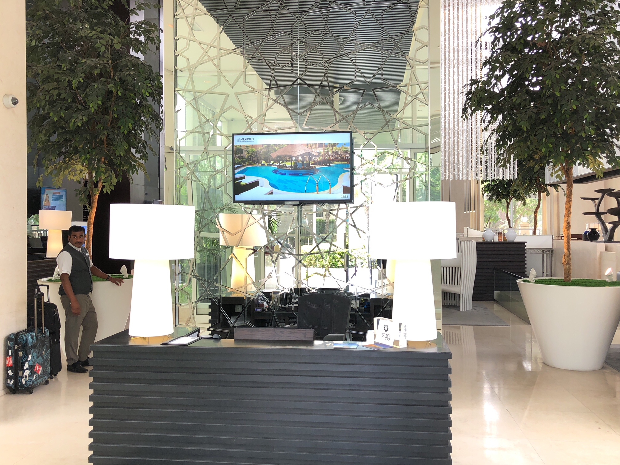 Front Desk Le Meridien DXB Le Royal Club